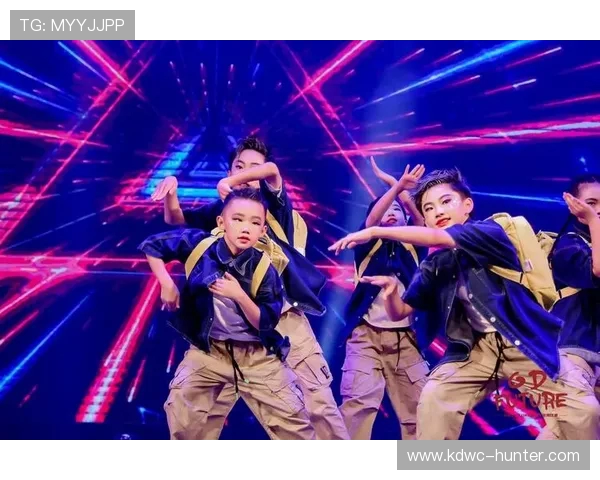 广州街舞队的节奏揭秘:探索街舞文化与团队精神的深度融合 广州街舞队的节奏揭秘:探索街舞文化与团队精神的深度融合