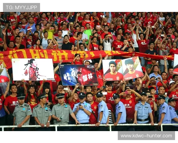 中国男篮迎战波兰队全力以赴争取胜利展现团队精神与拼搏决心