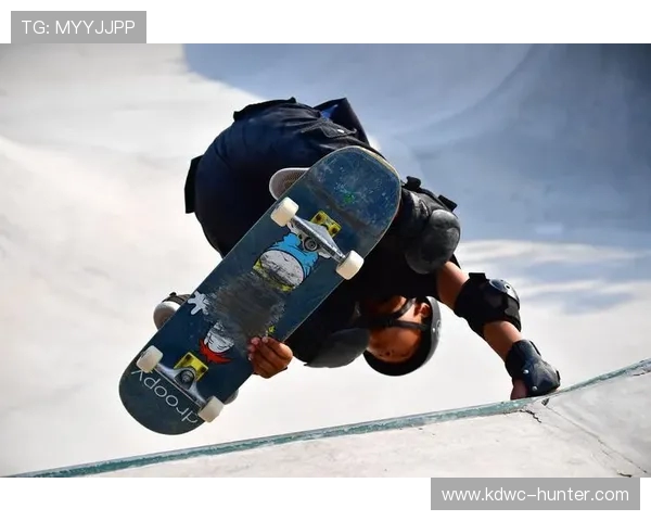 成都滑板队在极限运动会中以74分稳居积分榜首位